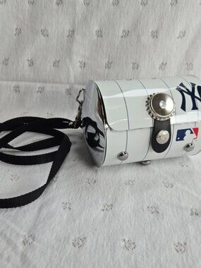 Littlearth MLB New York Yankees Pinstripe Metal Crossbody Bag